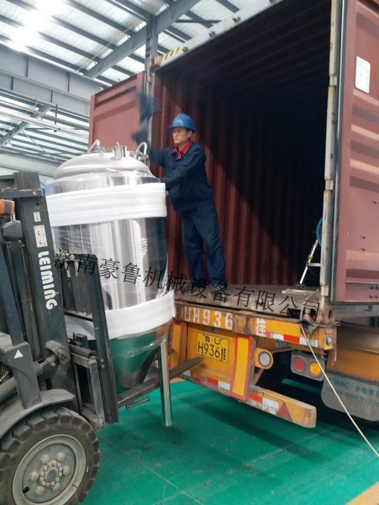 工人在打包运输 工人在打包运输