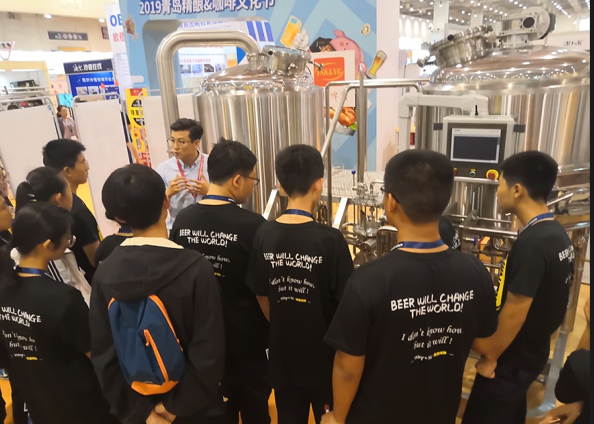 豪鲁精酿啤酒设备讲解中 豪鲁精酿啤酒设备讲解中