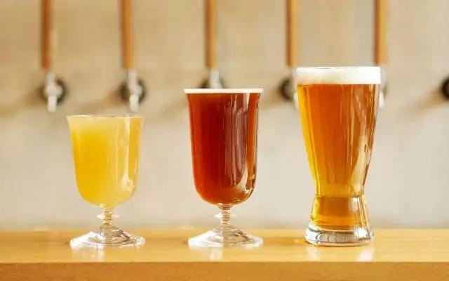 精酿啤酒成品--山东豪鲁啤酒设备 精酿啤酒成品--山东豪鲁啤酒设备